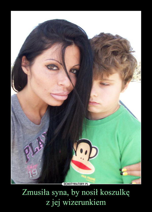 Zmusiła syna, by nosił koszulkęz jej wizerunkiem –  