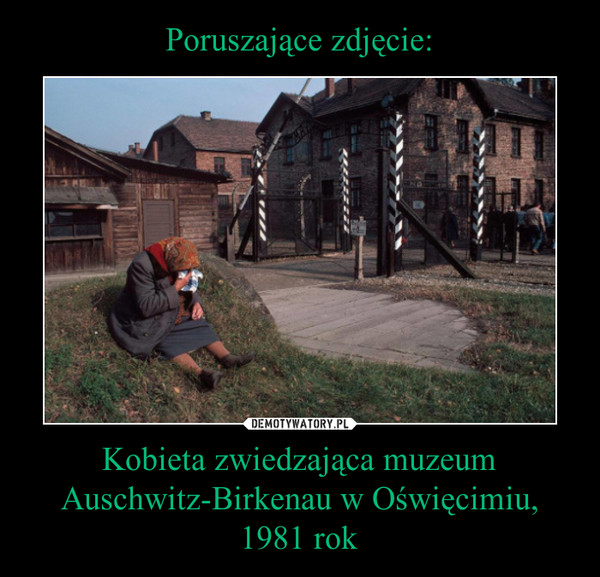 Kobieta zwiedzająca muzeum Auschwitz-Birkenau w Oświęcimiu, 1981 rok –  