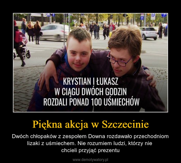 Piękna akcja w Szczecinie – Dwóch chłopaków z zespołem Downa rozdawało przechodniom lizaki z uśmiechem. Nie rozumiem ludzi, którzy nie chcieli przyjąć prezentu 