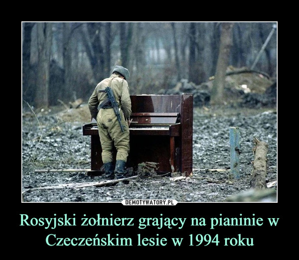 Rosyjski żołnierz grający na pianinie w Czeczeńskim lesie w 1994 roku