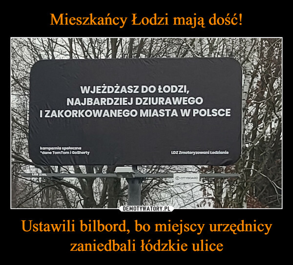 Mieszkańcy Łodzi mają dość! Ustawili bilbord, bo miejscy urzędnicy zaniedbali łódzkie ulice